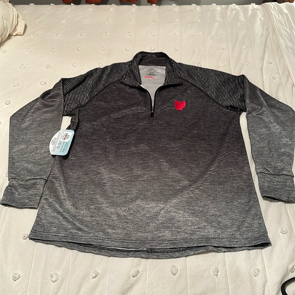NWT Bend Ohio 1/4 zip. Ombré black to gray stripes. Size Large 100% Polyester
